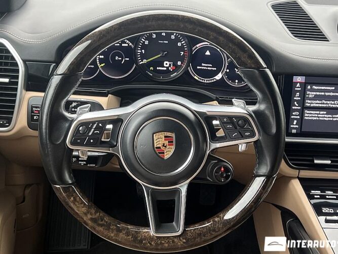 Porsche Cayenne E-Hybrid 44 interauto-car