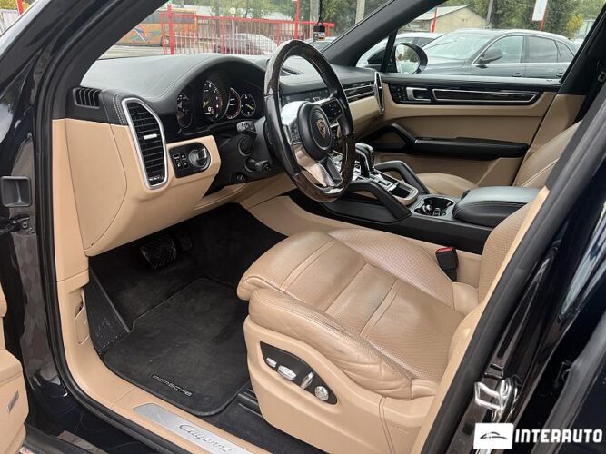 Porsche Cayenne E-Hybrid 40 interauto-car