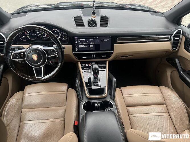 Porsche Cayenne E-Hybrid 42 interauto-car