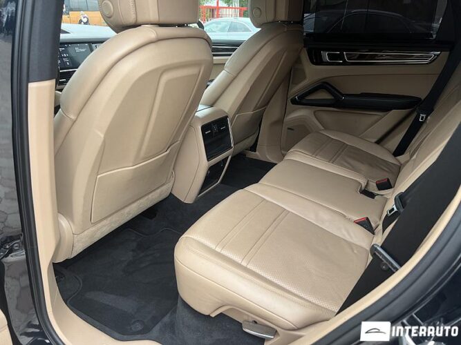Porsche Cayenne E-Hybrid 53 interauto-car