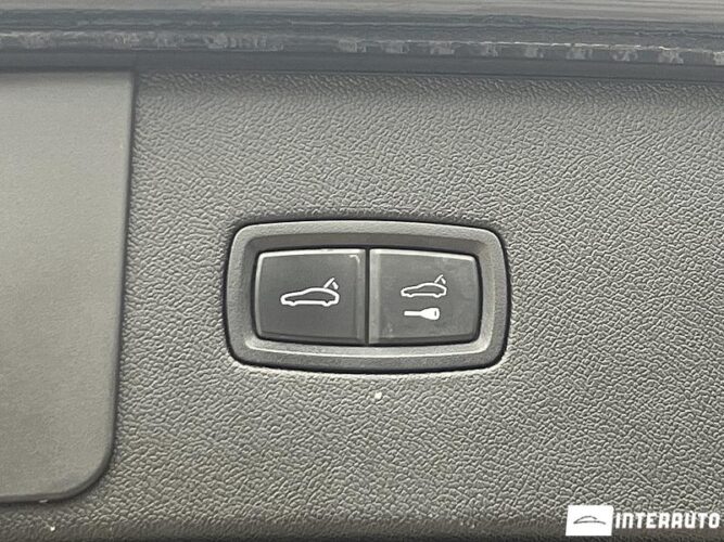 Porsche Cayenne E-Hybrid 57 interauto-car