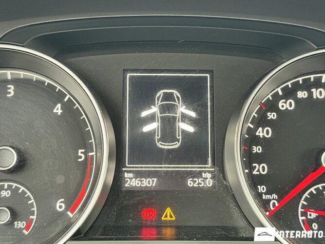 Volkswagen Golf 38 interauto-car