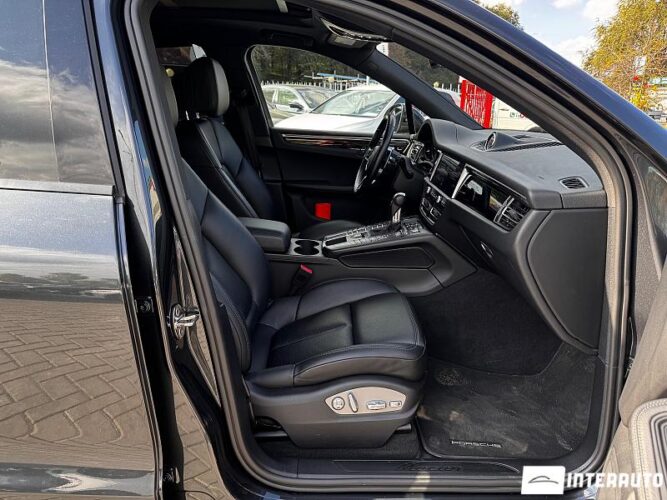 Porsche Macan 40 interauto-car