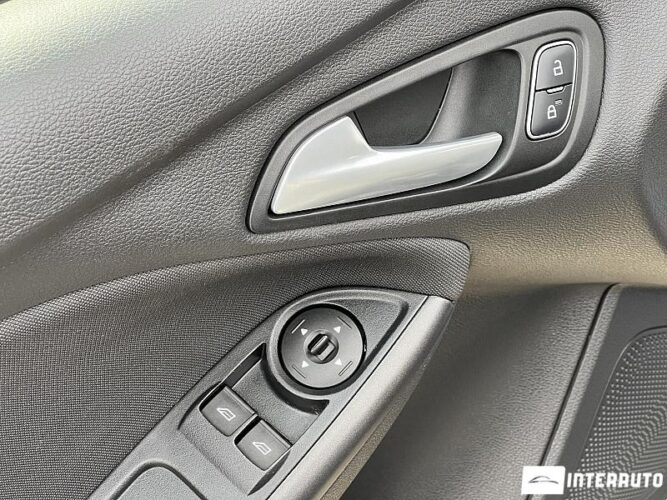Ford Focus 44 interauto-car