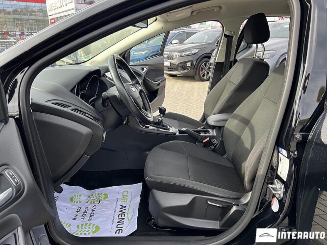 Ford Focus 33 interauto-car