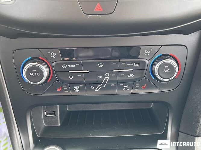 Ford Focus 38 interauto-car