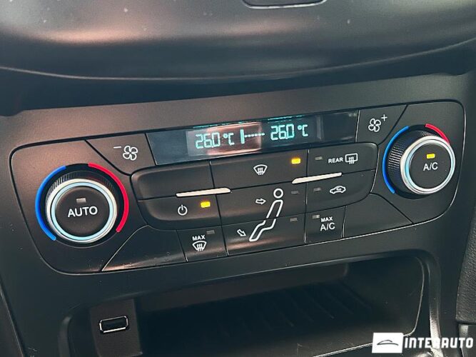 Ford Focus 42 interauto-car