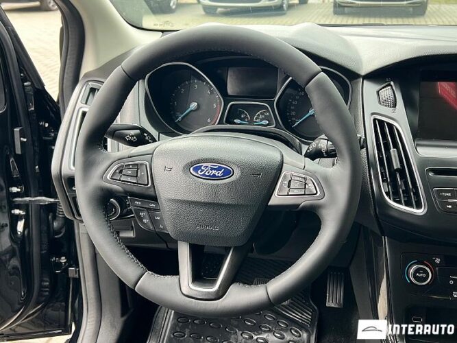 Ford Focus 38 interauto-car