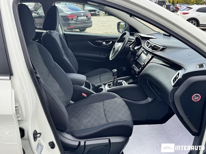 Nissan Qashqai 44 interauto-car