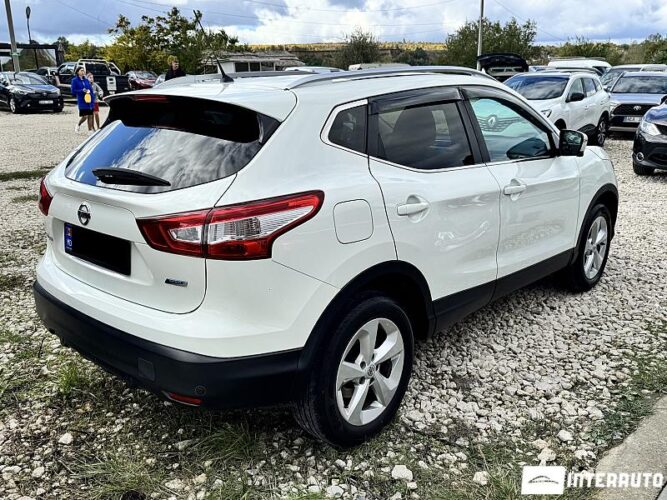Nissan Qashqai 32 interauto-car