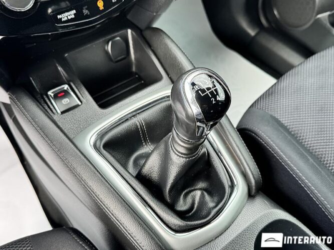 Nissan Qashqai 40 interauto-car
