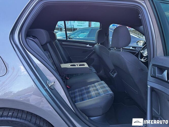 Volkswagen Golf GTE 42 interauto-car