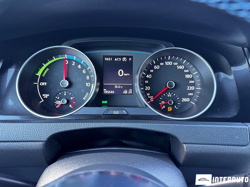 Volkswagen Golf GTE 19 automobil-interauto