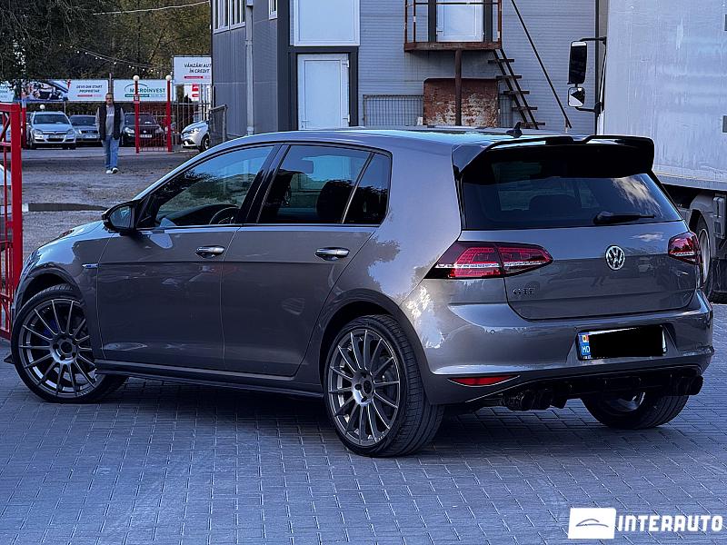 Volkswagen Golf GTE 12 automobil-interauto