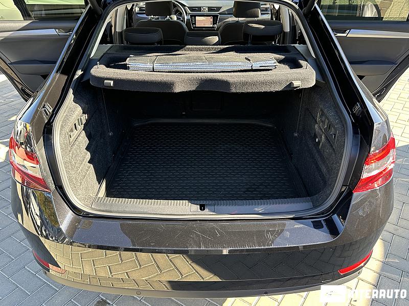 Skoda Superb 33 automobil-interauto