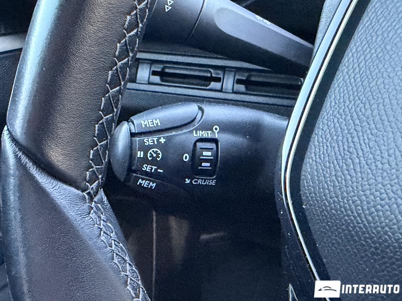 Peugeot 3008 19 automobil-interauto