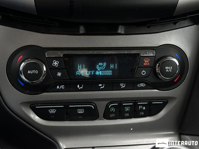 Ford Focus 44 interauto-car