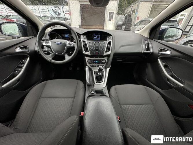 Ford Focus 37 interauto-car