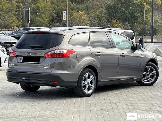 Ford Focus 34 interauto-car