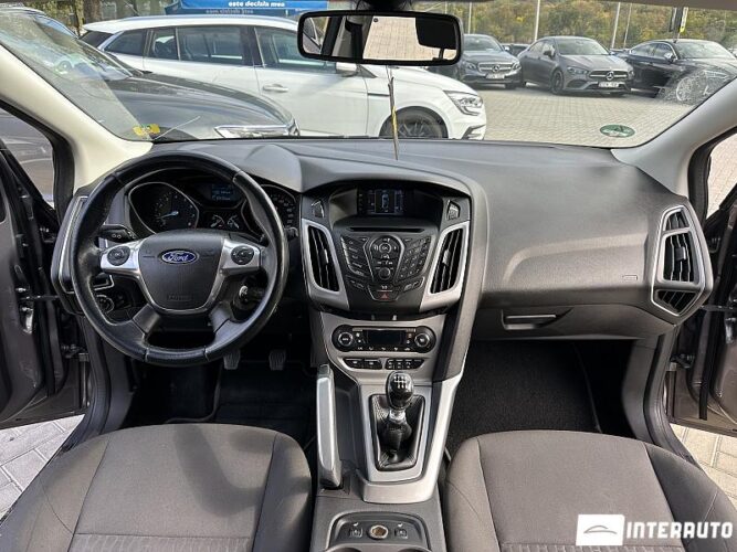 Ford Focus 37 interauto-car