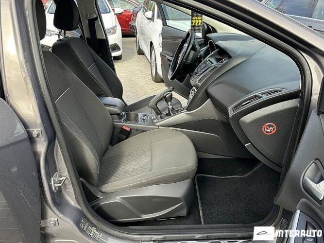 Ford Focus 47 interauto-car
