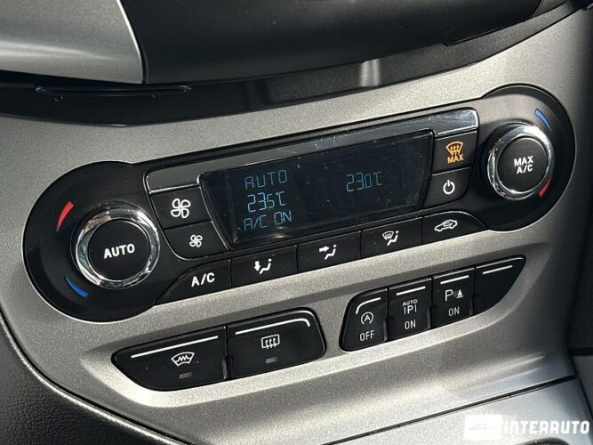 Ford Focus 42 interauto-car