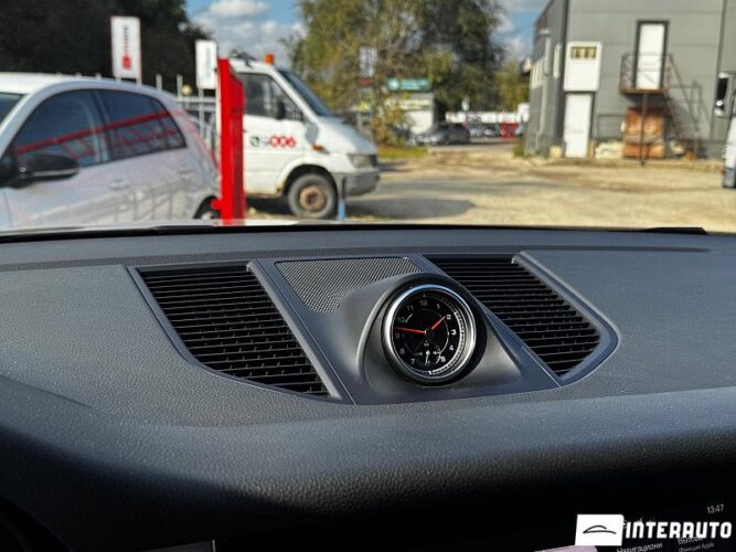 Porsche Macan 45 interauto-car