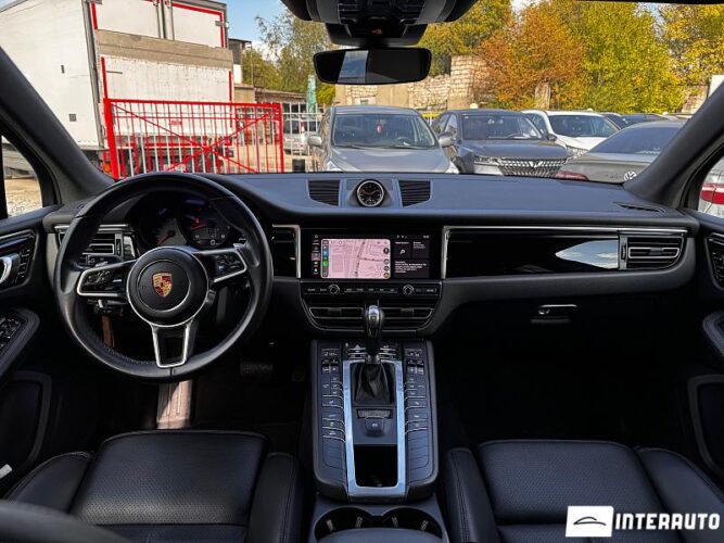 Porsche Macan 42 interauto-car