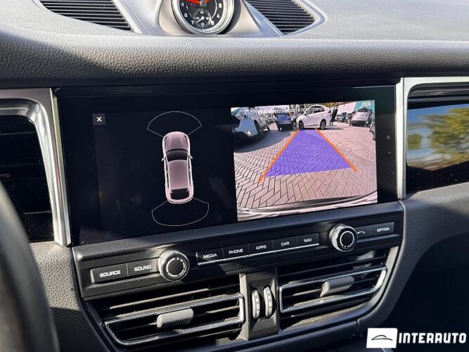 Porsche Macan 47 interauto-car