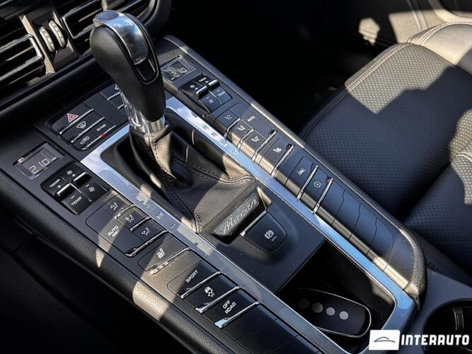 Porsche Macan 48 interauto-car