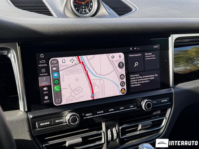 Porsche Macan 46 interauto-car