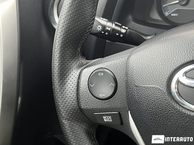 Toyota Auris 32 interauto-car