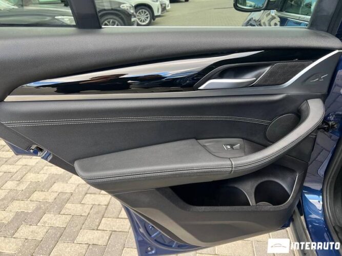 BMW X3 3.0e 57 interauto-car