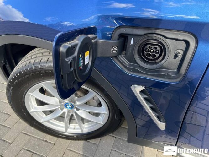 BMW X3 3.0e 41 interauto-car