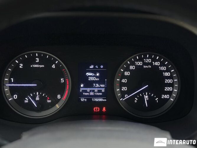 Hyundai Tucson 36 interauto-car