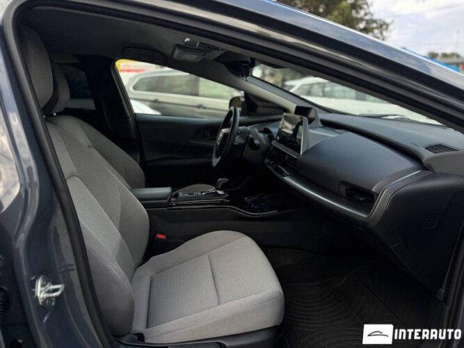 Toyota Prius 45 interauto-car