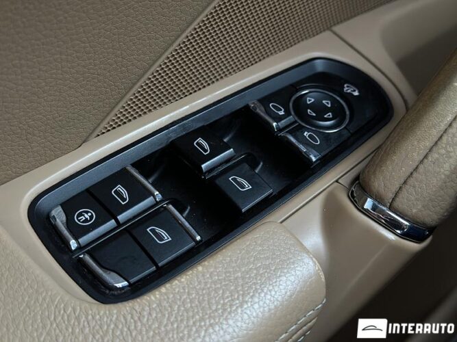 Porsche Cayenne 38 interauto-car