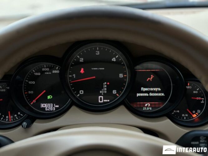 Porsche Cayenne 40 interauto-car