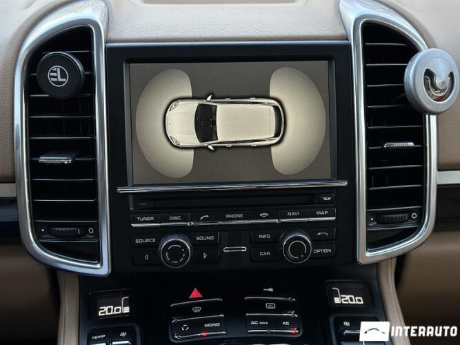 Porsche Cayenne 42 interauto-car