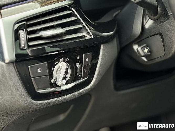 BMW 530e 44 interauto-car