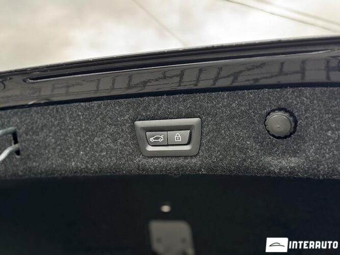 BMW 530e 38 interauto-car