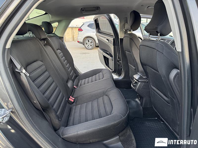 Ford Fusion 24 automobil-interauto