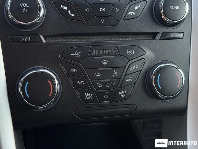 Ford Fusion 41 interauto-car