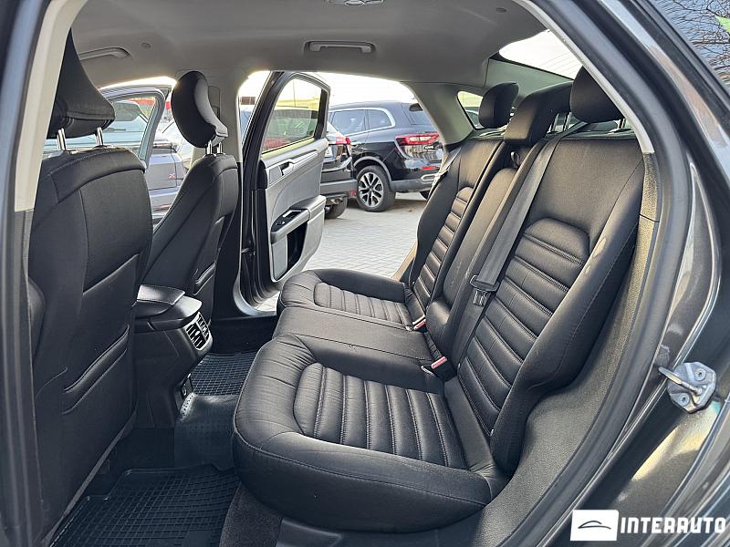 Ford Fusion 23 automobil-interauto