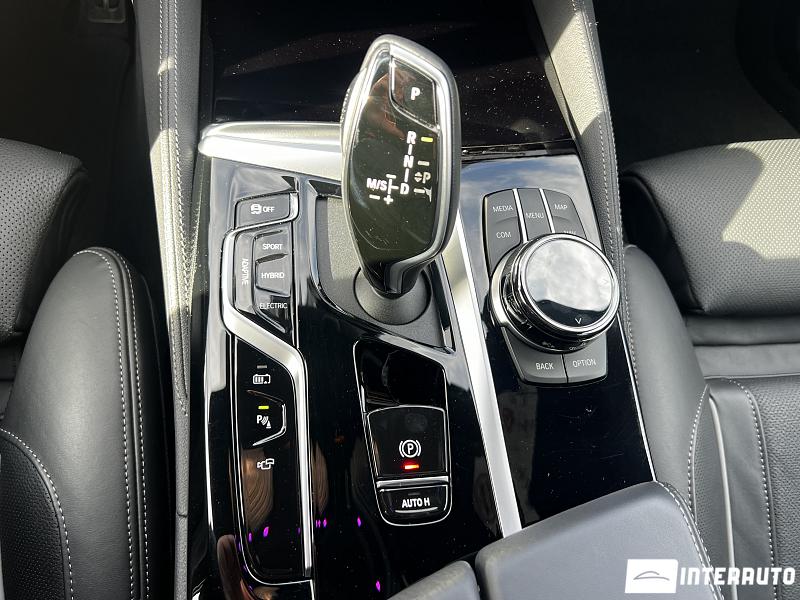 BMW 545e 26 automobil-interauto