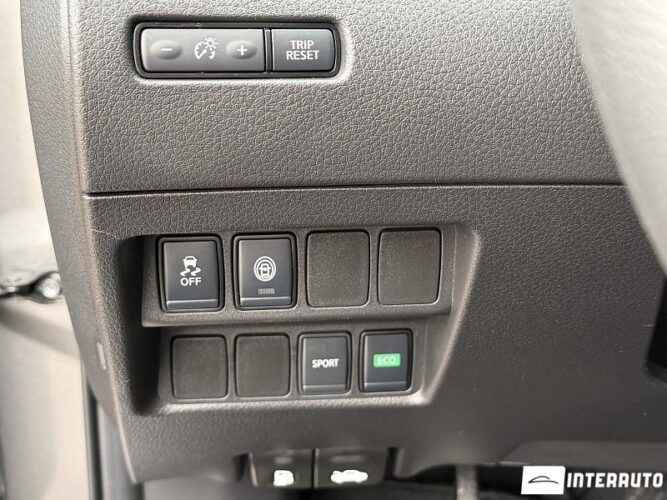 Nissan Qashqai 38 interauto-car