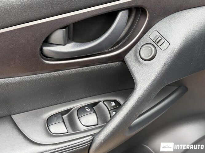 Nissan Qashqai 35 interauto-car