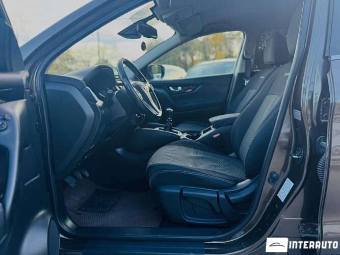 Nissan Qashqai 36 interauto-car