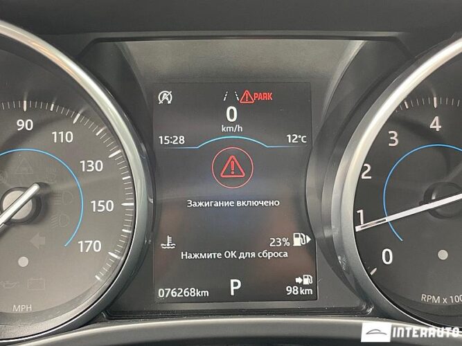 Jaguar F-Pace 37 interauto-car