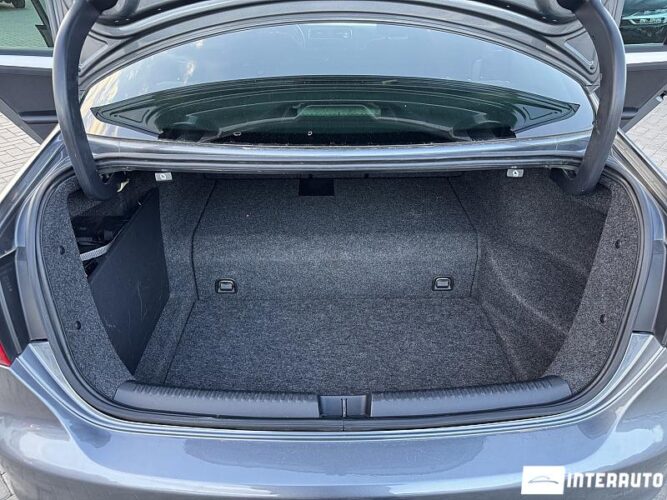 Volkswagen Jetta 47 interauto-car